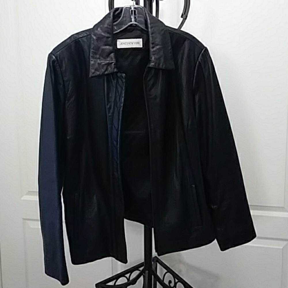 Oprah Winfrey guest author selling black leather j